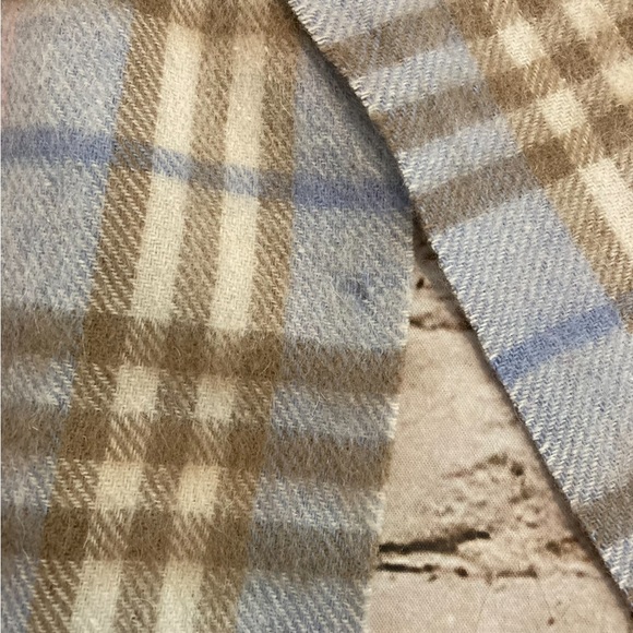 NWT Cashmere Scarf High Quality Soft  and Warm - Picture 3 of 3